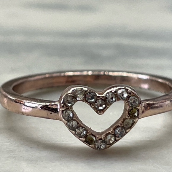 Rose Gold Heart Ring Sparkling Stones Heart CZ Band Dainty Romantic Jewelry 7.5 - Picture 3 of 9